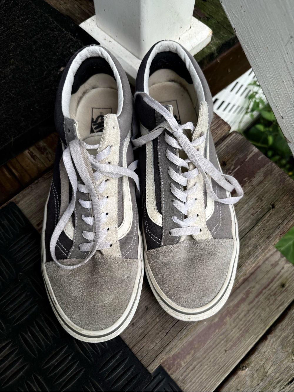 Vans Men's Gray & White Old Skool Skate Sneakers